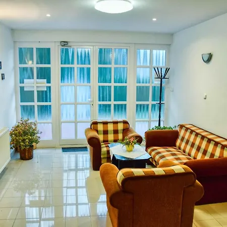 Hotel Penta Lux Tata