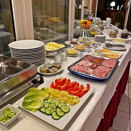 Hotel Penta Lux Tata