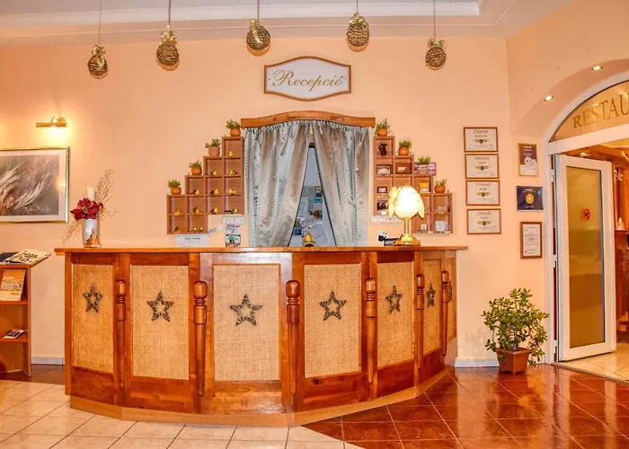 潘塔卢克斯酒店 3* 塔塔