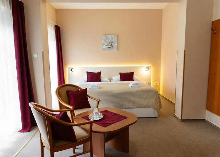 Hotel Penta Lux Tata